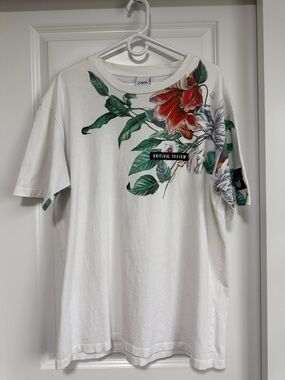 Zara White Shirt Men’s Short-Sleeve Tee with Red Floral Print